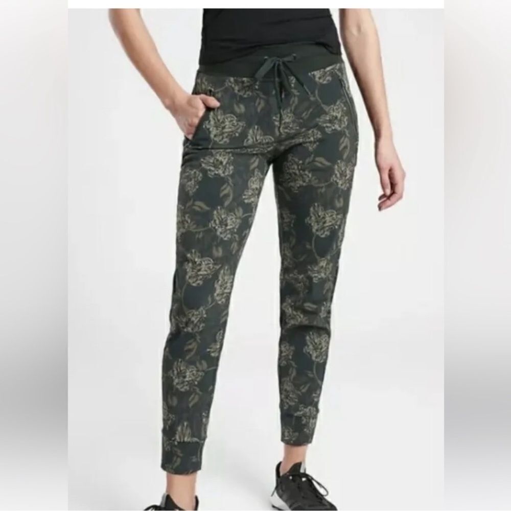 Athleta Trekkie North Printed Floral Green Jogger Pants 2